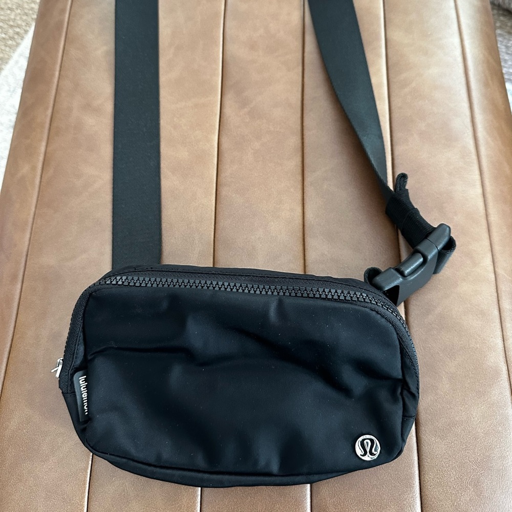 Lululemon Everywhere Belt Bag